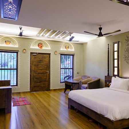 Breathing Earth - Rooms And Pool Kolkata Ngoại thất bức ảnh
