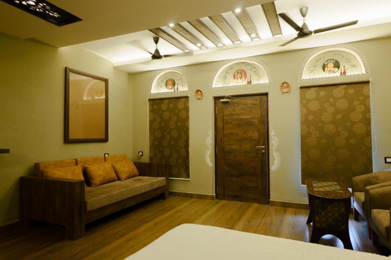 Breathing Earth - Rooms And Pool Kolkata Ngoại thất bức ảnh