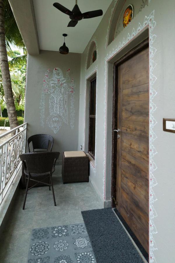 Breathing Earth - Rooms And Pool Kolkata Ngoại thất bức ảnh