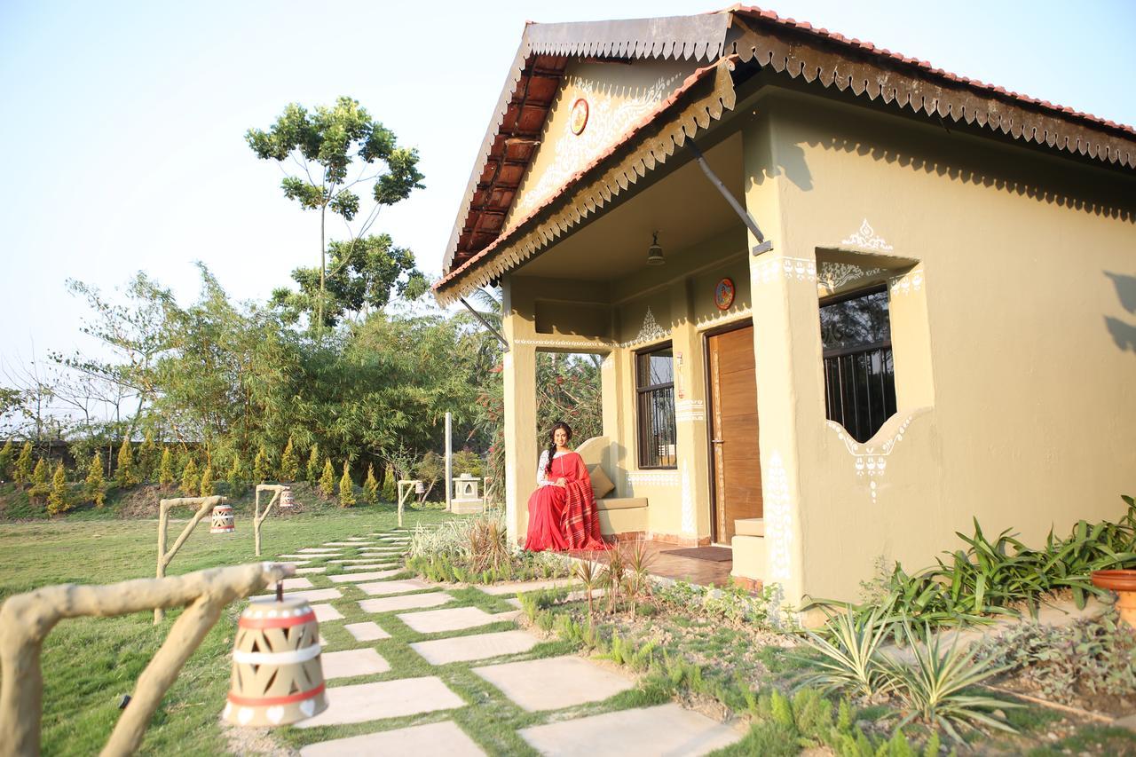 Breathing Earth - Rooms And Pool Kolkata Ngoại thất bức ảnh
