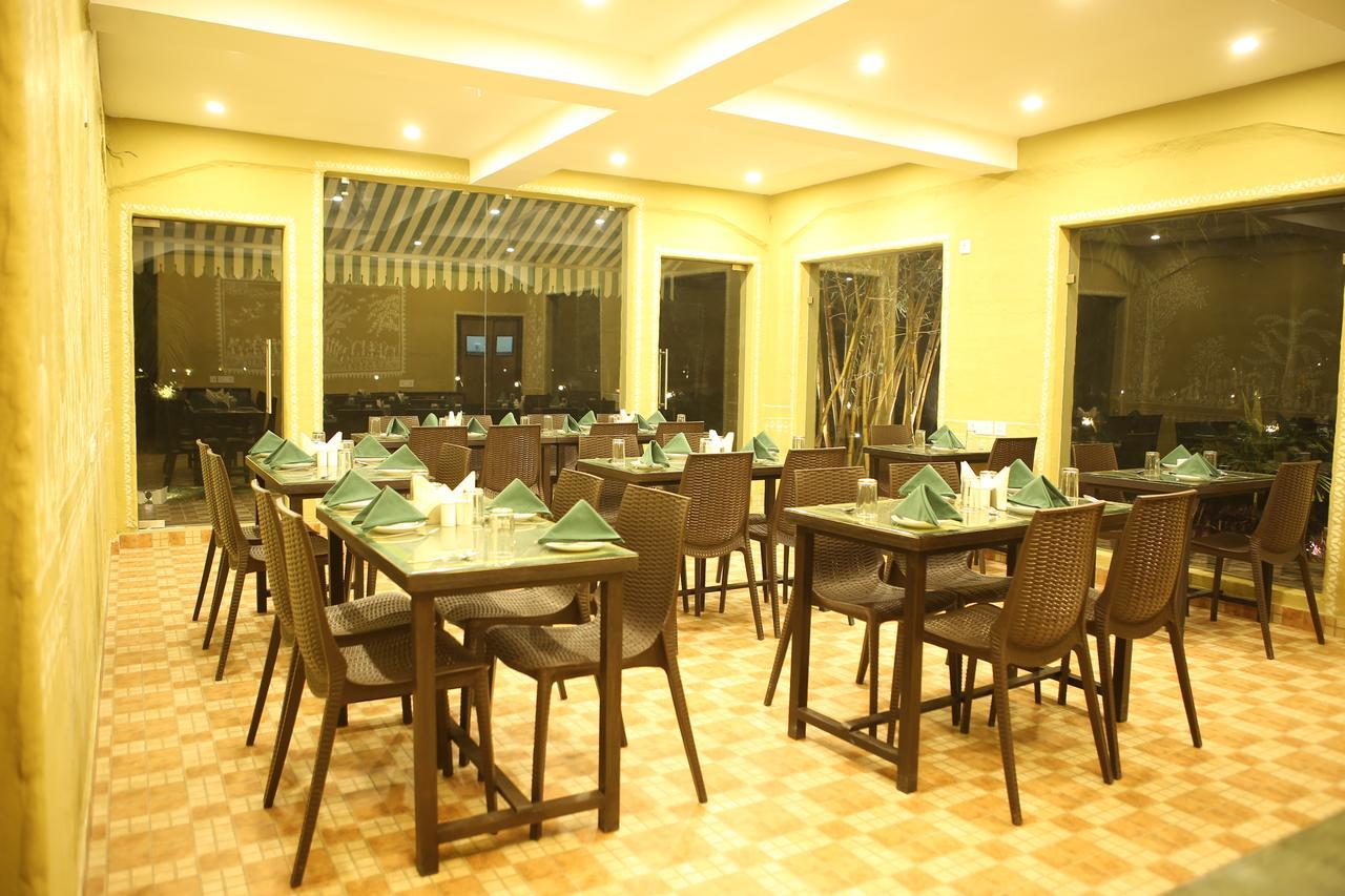 Breathing Earth - Rooms And Pool Kolkata Ngoại thất bức ảnh