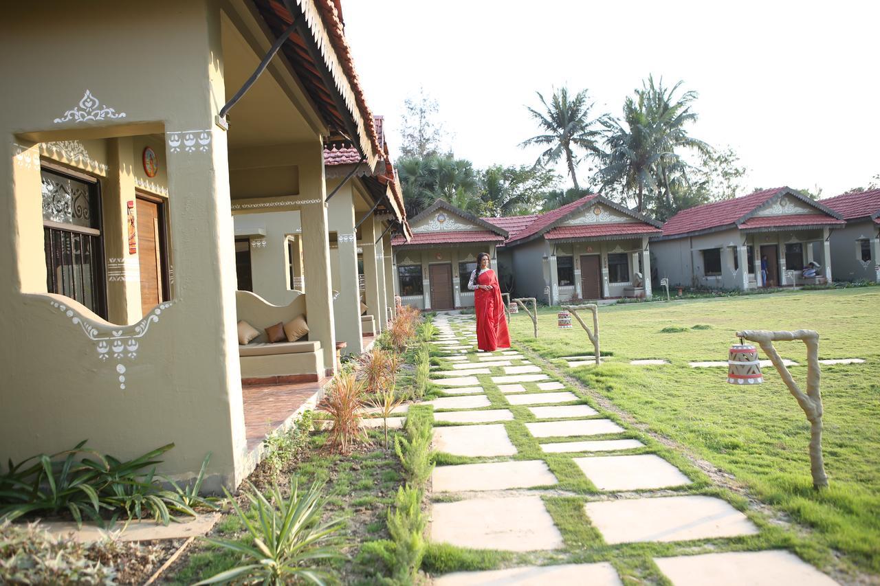 Breathing Earth - Rooms And Pool Kolkata Ngoại thất bức ảnh
