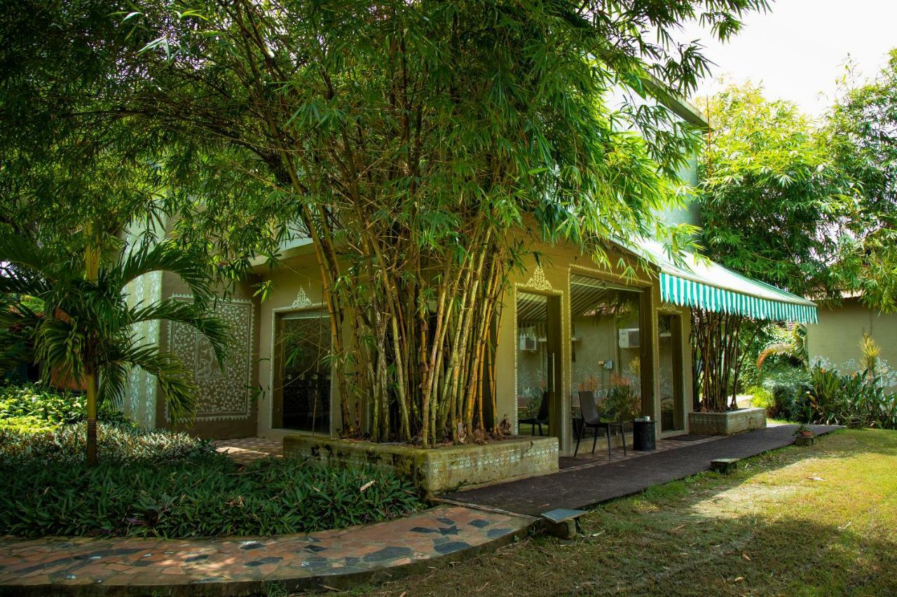 Breathing Earth - Rooms And Pool Kolkata Ngoại thất bức ảnh